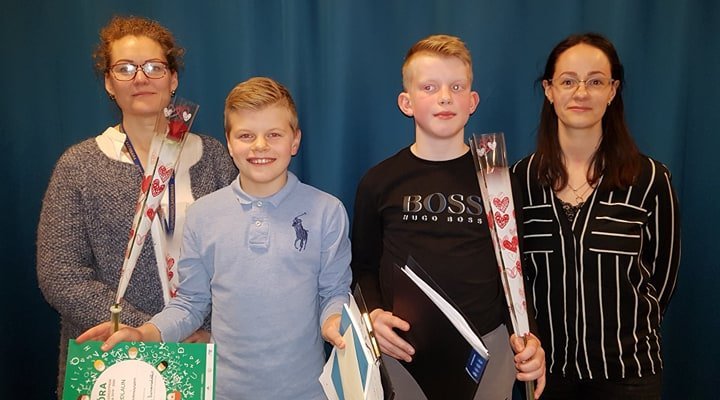 Sólon Sverrisson og Ragnar Orri Jónsson ásamt kennurum sínum, Herdísi Ívarsdóttur og Örnu Ýr Guðmund…