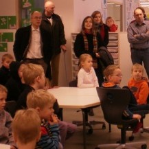 Menntamálaráðherra hlýðir á upplestur 7. bekkjar