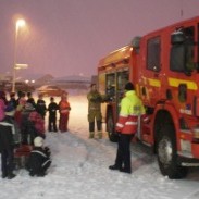 Slökkviliðsbíllinn skoðaður