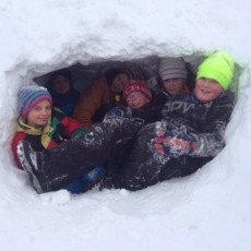 Snjóhús í smíðum