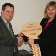 Bæjarstjóri og formaður skólanefndar við vígslu Naustaskóla