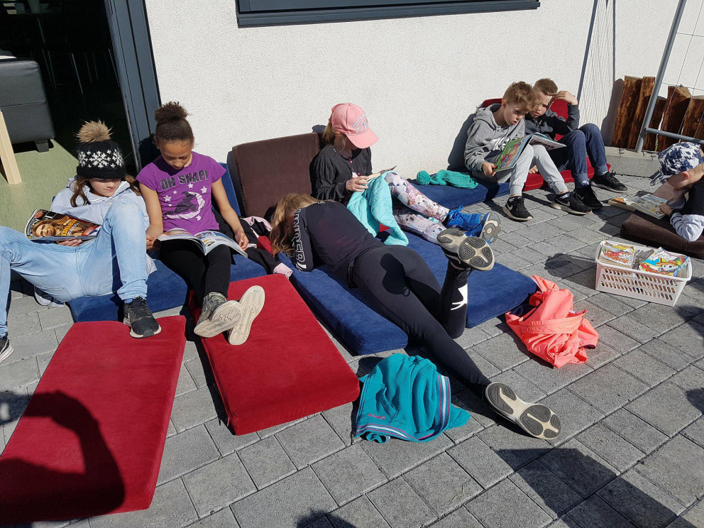 Yndislestur í góða veðrinu.