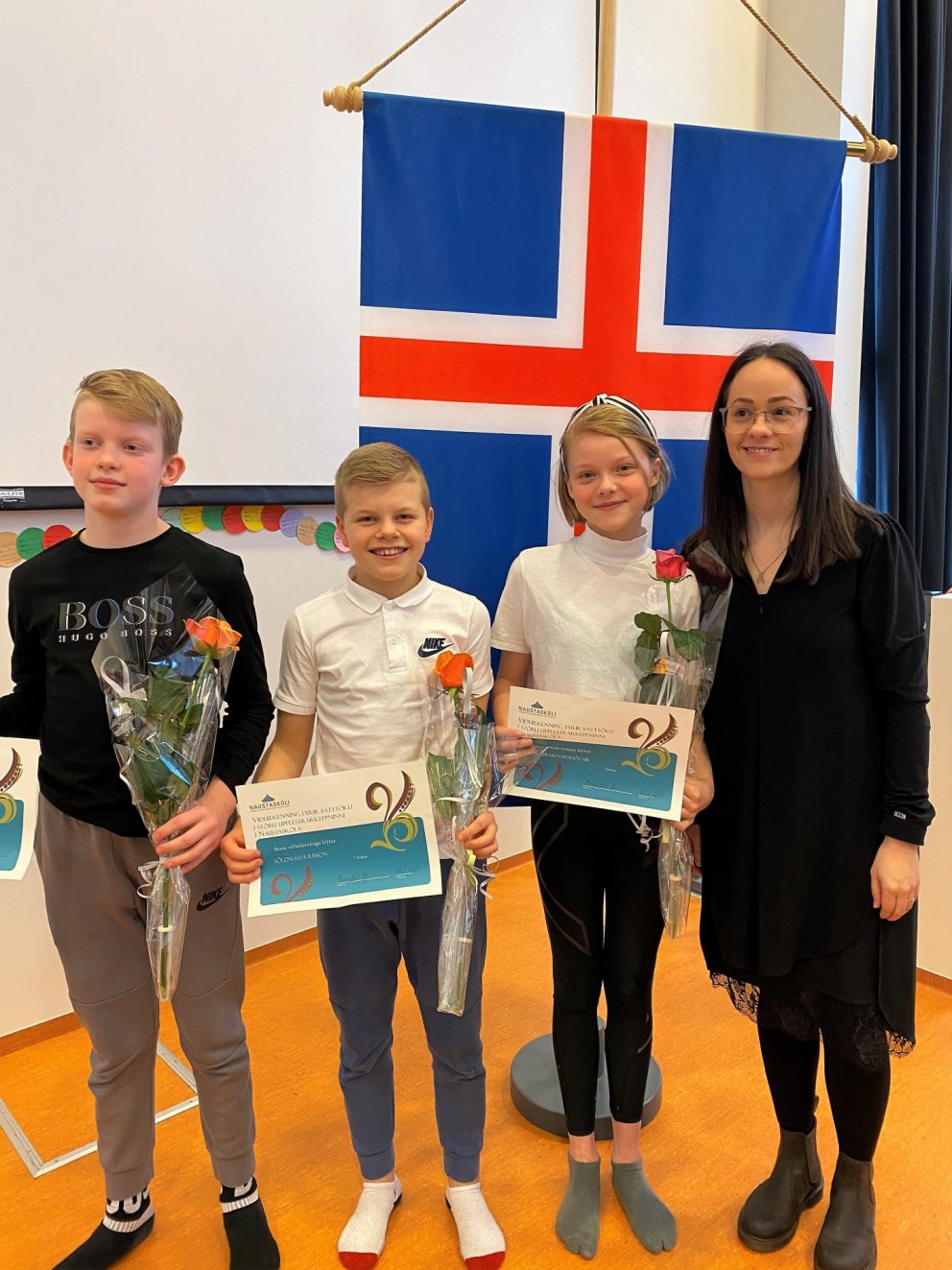 Ragnar, Sölvi, Naomí og Arna Ýr Guðmundsdóttir kennari.