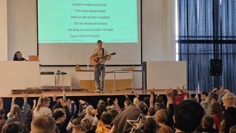 Ágúst á söngsal!