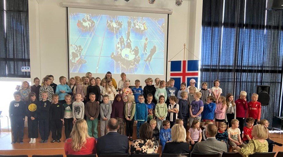 Heimsókn forsetahjónanna í Naustaskóla í dag