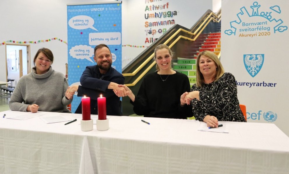 Frá vinstri: Kristín Jóhannesdóttir skólastjóri Giljaskóla, Bergsteinn Jónsson framkvæmdastjóri UNIC…