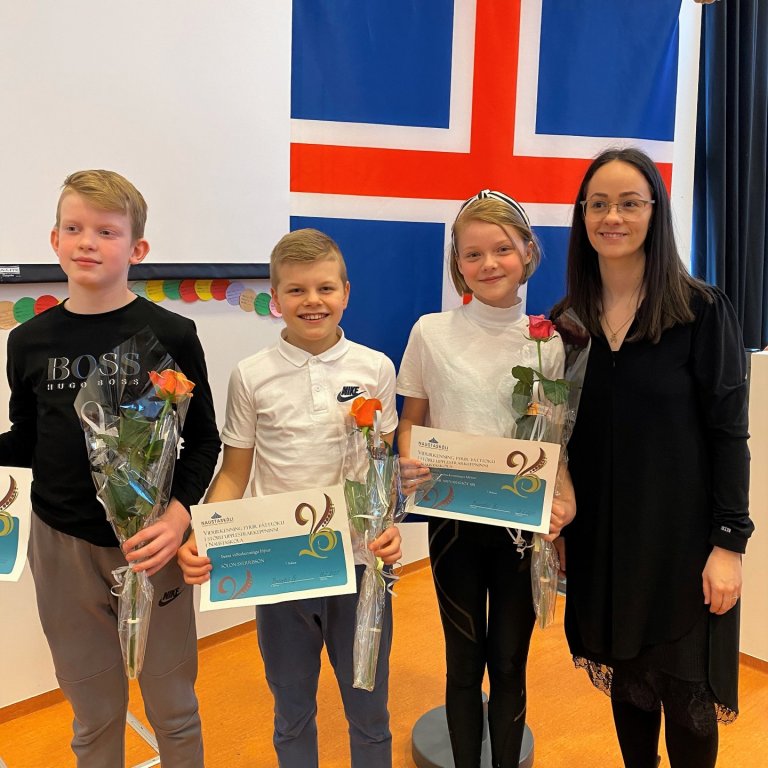 Ragnar, Sölvi, Naomí og Arna Ýr Guðmundsdóttir kennari.
