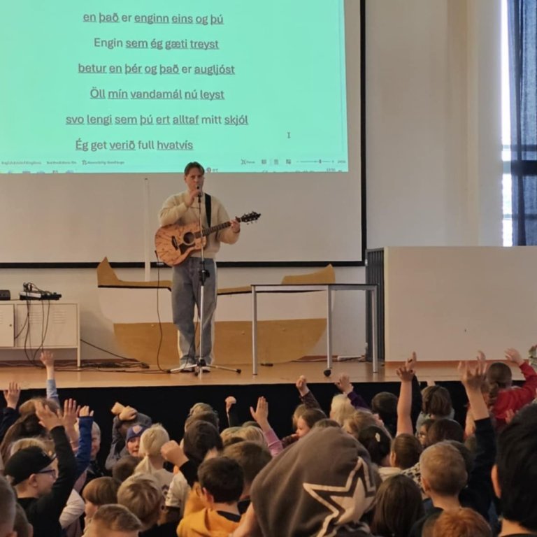 Ágúst á söngsal!