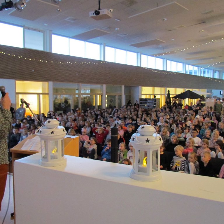 Brynhildur Þórarinsdóttir rithöfundur las sögu