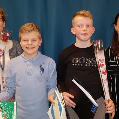 Sólon Sverrisson og Ragnar Orri Jónsson ásamt kennurum sínum, Herdísi Ívarsdóttur og Örnu Ýr Guðmund…